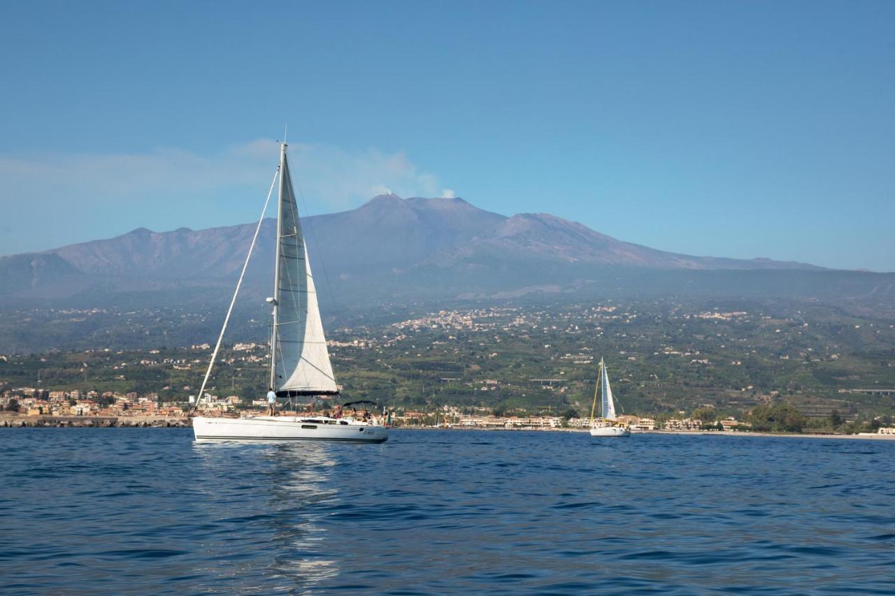 Zaffiro Lavico Rooms Etna Nature Sea アチレアーレ エクステリア 写真