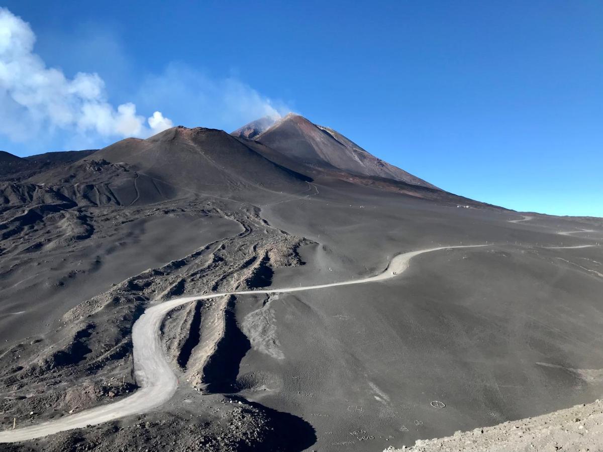 Zaffiro Lavico Rooms Etna Nature Sea アチレアーレ エクステリア 写真