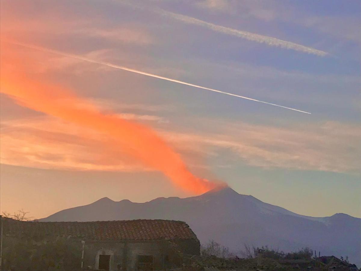 Zaffiro Lavico Rooms Etna Nature Sea アチレアーレ エクステリア 写真